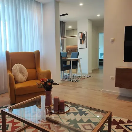 Riverstone Apartment *