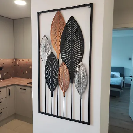 Riverstone موستار