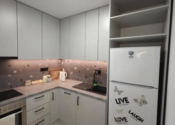 Riverstone موستار